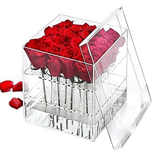 Cubo plexiglass con 9 rose rosse