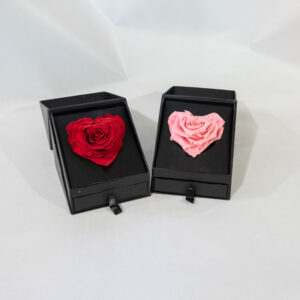 Box con rosa stabilizzata a forma di cuore san valentino