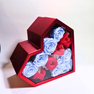 Scatola a Cuore San Valentino con Rose Devitalizzate azzurre e rosse - Scritta Love